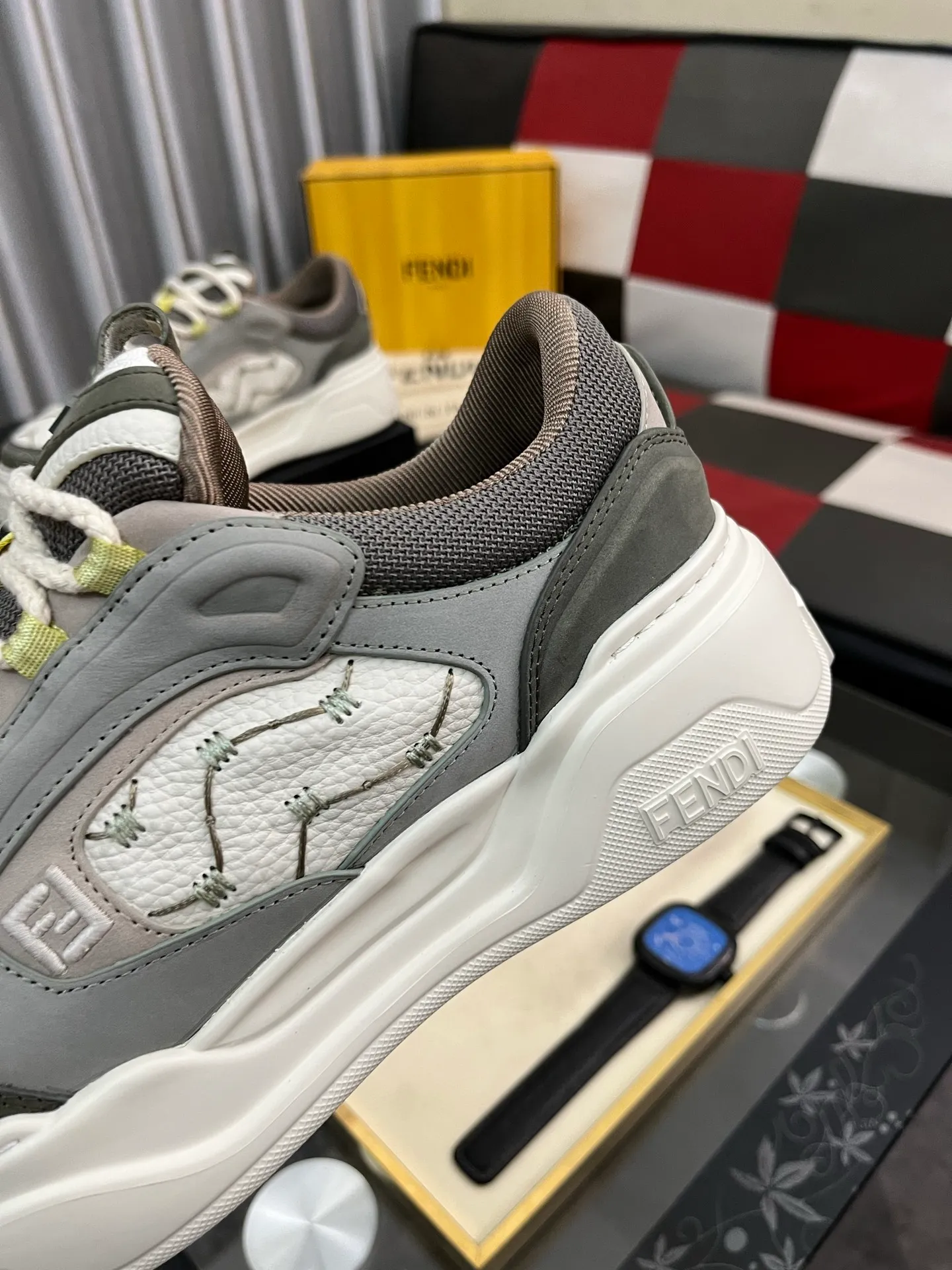 Men's Men's Shoes 💰700⌚️⌚️(Higher version) [Fendi] Fendi's latest casual shoes for men! Available at counters simultaneously! A one-to-one replica of the original. Made entirely of imported top-grain calfskin, the interior is made of top-grain water-dyed cowhide, and the original factory-supplied rubber outsole. Leading new fashion concepts. Matching code: 38-44. 45 can be customized and non-returnable!